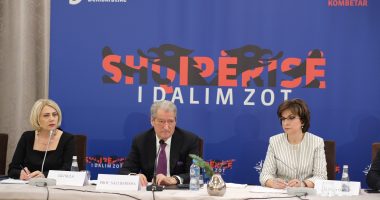 Berisha me padagogët: Sistemi arsimor në Shqipëri u godit nga qeveria, ka buxhetin më të ulët në rajon