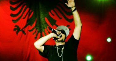 Unikkatil humb nënën natën e Krishtlindjeve