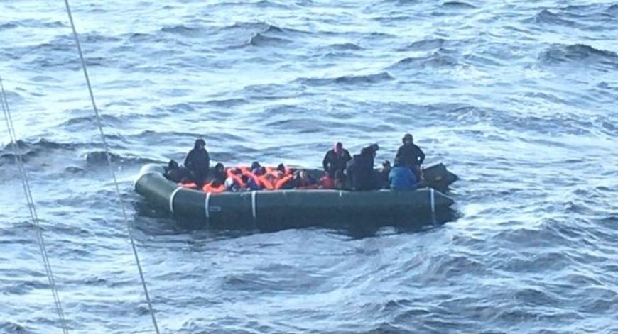 Fundoset varka në Kanalin Anglez, dyshohet për emigrantë të vdekur, nis operacion i madh kërkim-shpëtimi