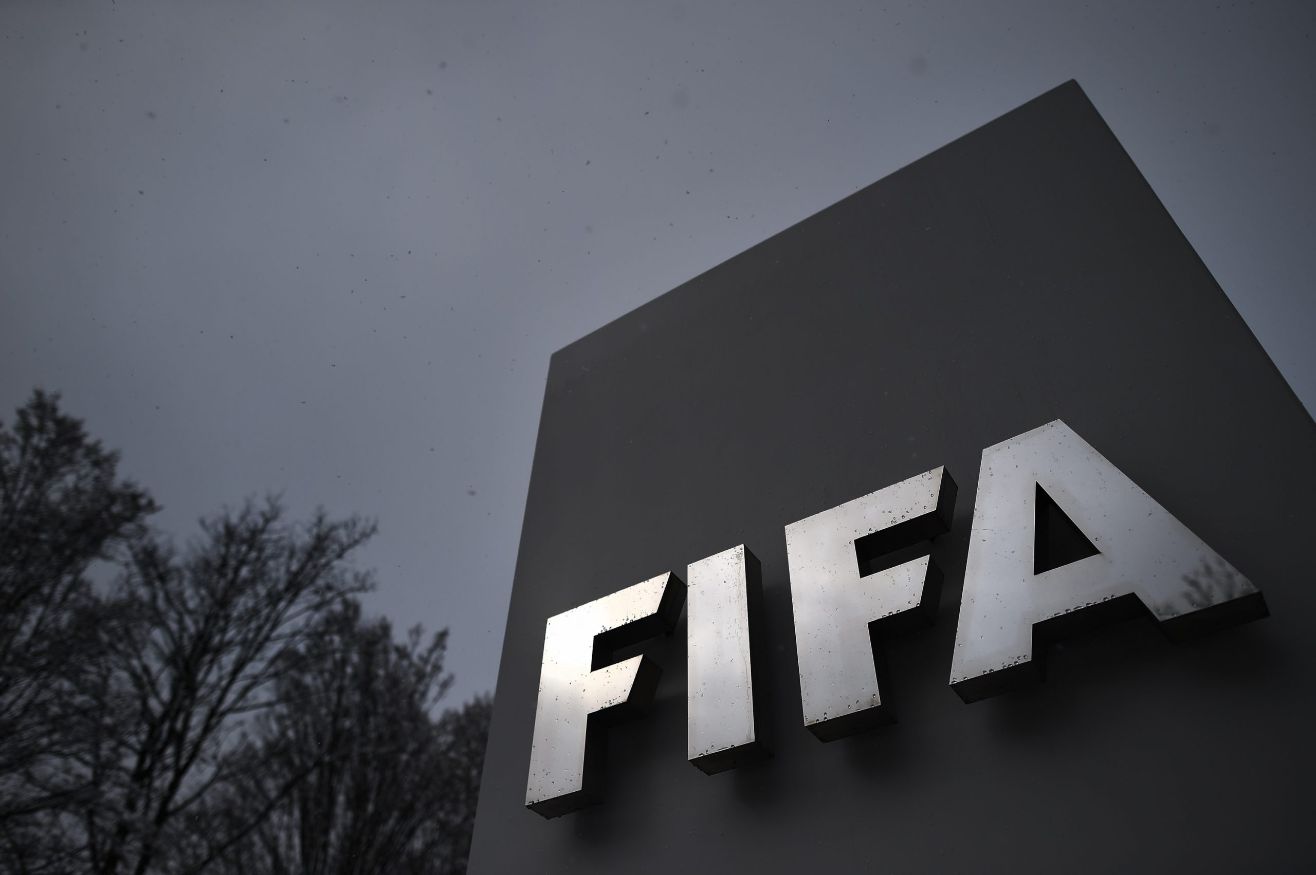 FIFA po mendon të japë dritën jeshile për ekipet ruse që të rikthehen të luajnë