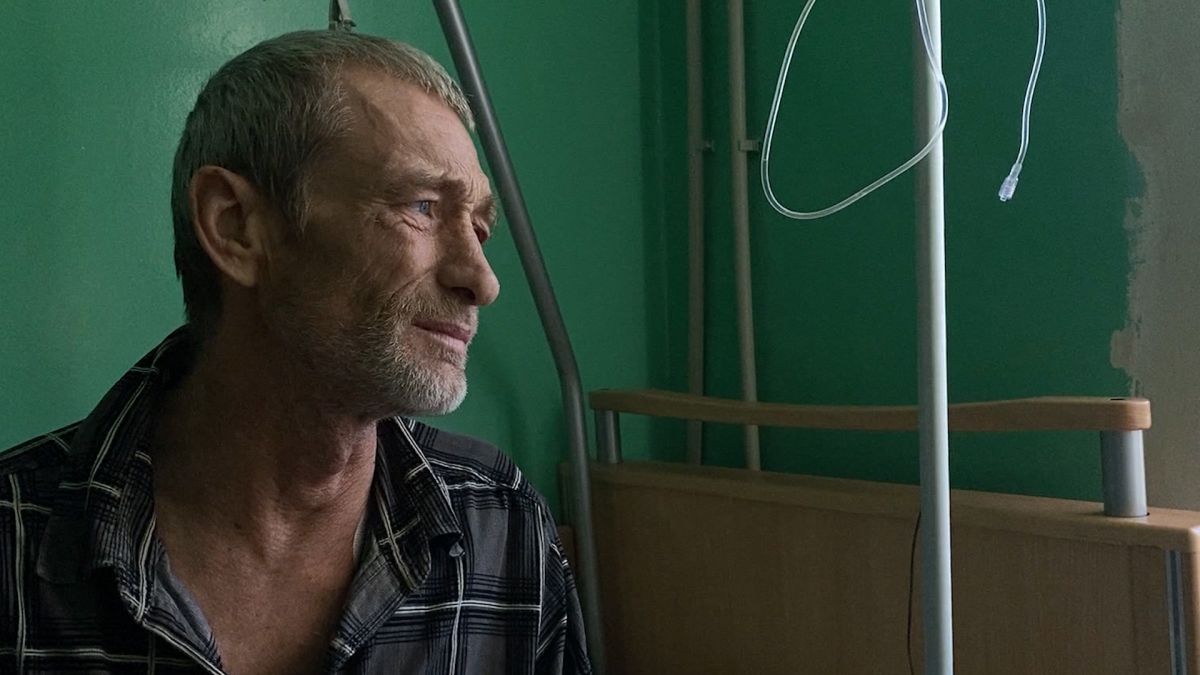 “Jam gjysmë njeri, gjysmë zombie”, 48 vjeçari ukrainas rrëfen tmerrin që përjetoi pasi humbi krahun nga sulmet ruse