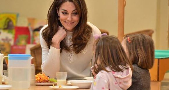 Vajza e vogël ngatërron Kate Middleton me mësuesen, reagimi i Princeshës është epik