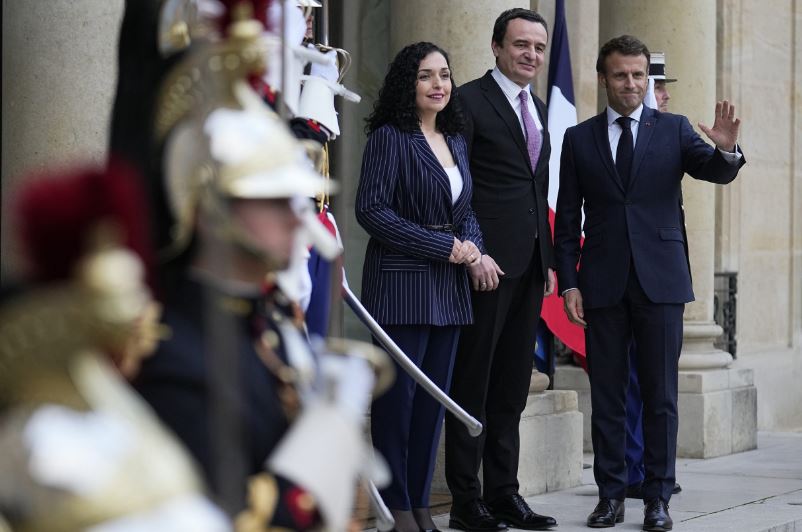 Parisi i ofron mbështetje Kosovës për BE, i kërkon vazhdimin e reformave