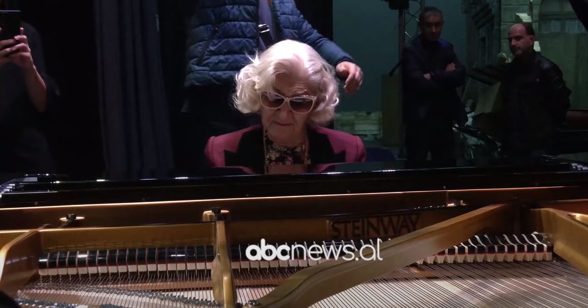 Margarita Kristidhi inauguron pianon e re “Steinway” të Operas