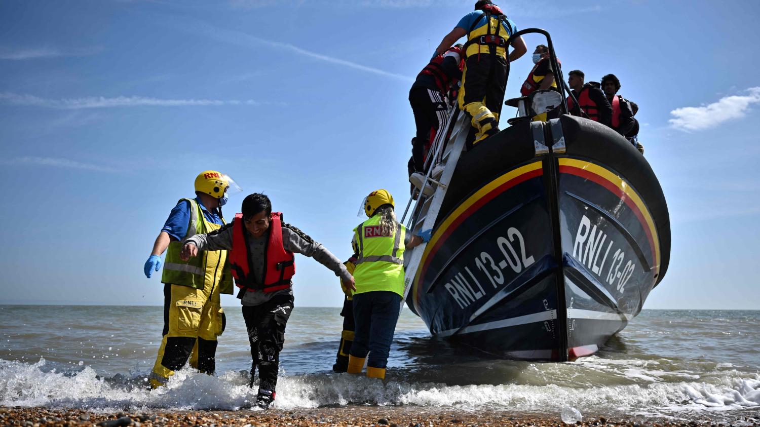 Raporti: Britanisë i duhen 1 milion emigrantë në vit për të plotësuar vendet e punës