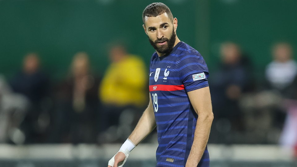 Karim Benzema në mbështetje të “gjelave”: Ju ndjek gjithmonë, edhe dy ndeshje për të arritur synimin tonë