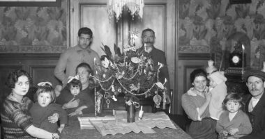 Pema e parë me drita 140 vjet më parë, si “krijoi” festën e Krishtlindjeve Thomas Edison