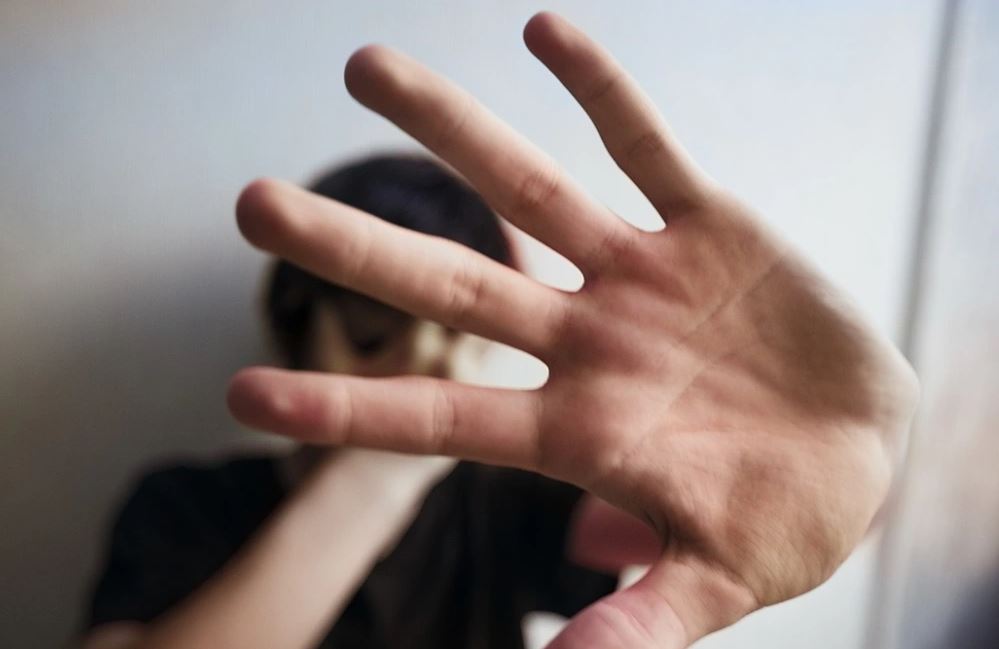 Përdhunuan në grup “shokun” 15-vjeçar, hetuesit: Videot ishin të tmerrshme, 4 vajza i shikonin