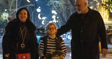 Në mes të atmosferës festive në Tiranë, Rama ndan foto krah familjes