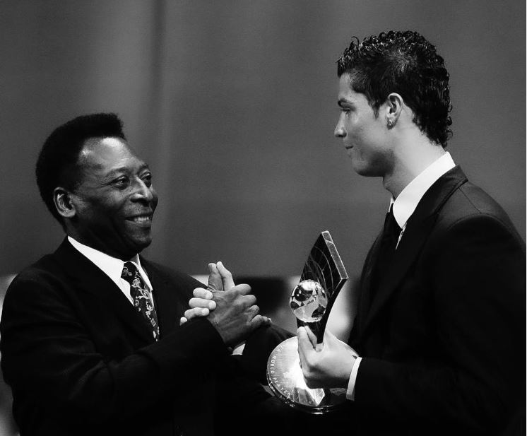 “U prehsh në paqe Mbreti Pele”, Cristiano Ronaldo poston mesazhin ngushëllues pas ndarjes nga jeta të “O’Rei”