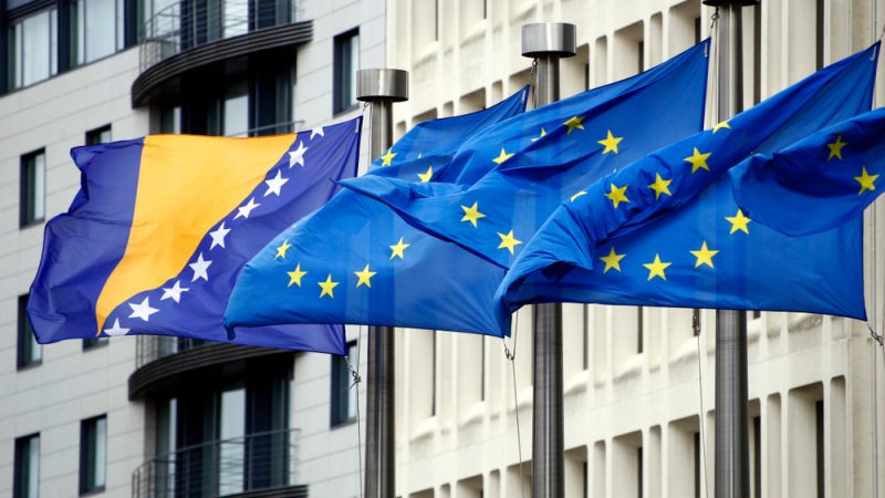 EURACTIV: Shtetet anëtare të BE-së do t’i japin Bosnjës statusin e kandidatit javën tjetër