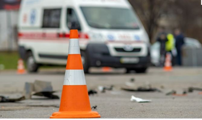 Shqiptari i shkon në shtëpi prostitutës, pas marrëdhënies e godet dhe i vjedh paratë