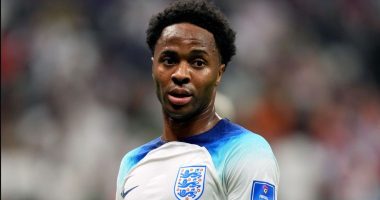 Momente paniku për Sterling, grabitje me armë në sy të familjes së tij në Angli