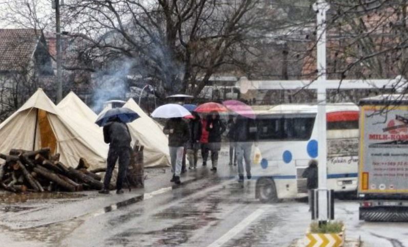Veriu i Kosovës ende i bllokuar, shkollat mbyllen, nuk dihet asgjë rreth shpërthimit në Rudar