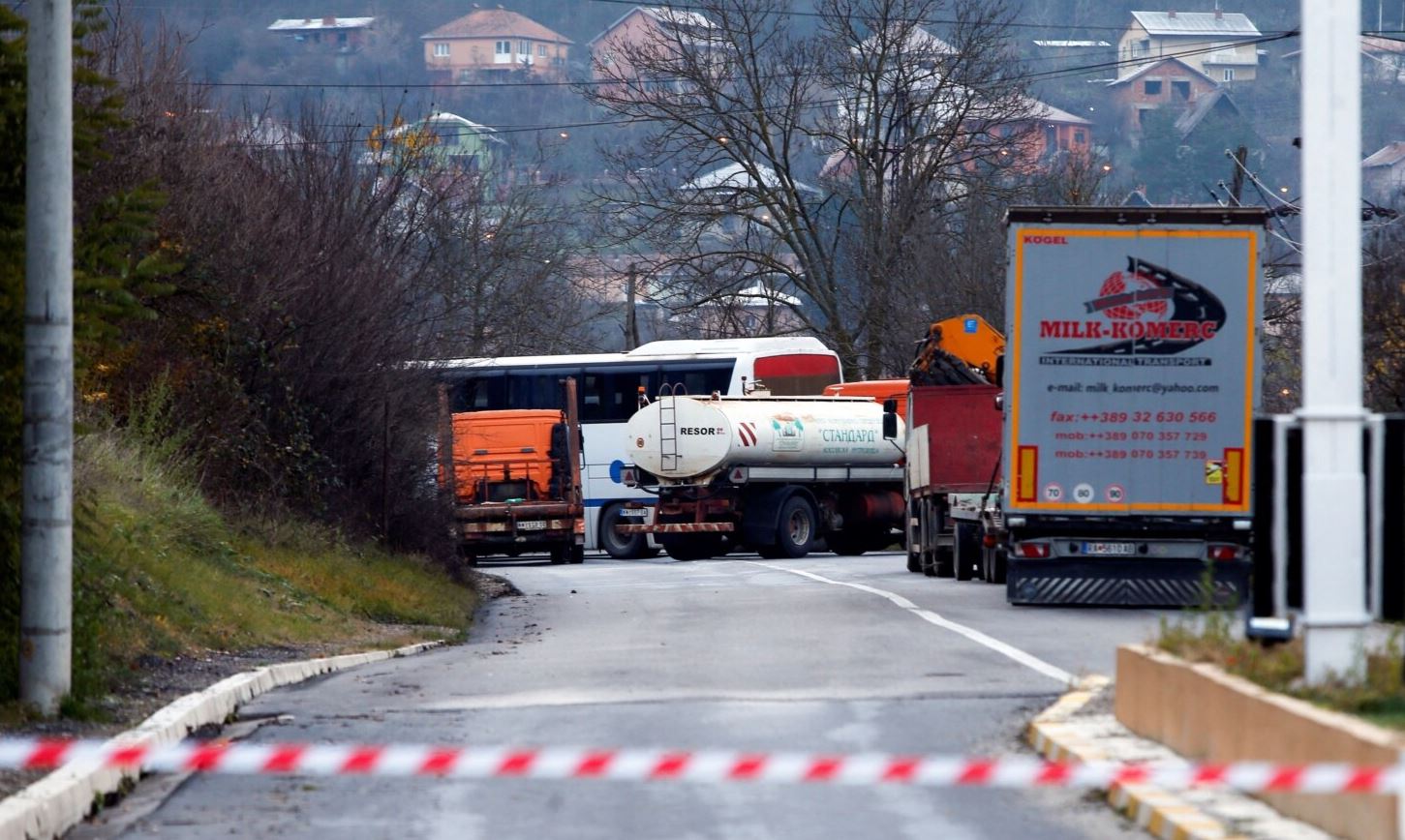 Situata në veri t֝ë Kosovës, policia: Vendoset një barrikadë e re