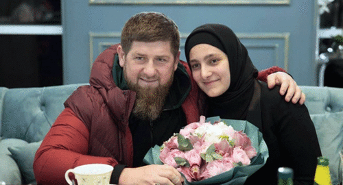Lideri çeçen Kadyrov për vajzat e tij: Krenar për sanksionet kundër jush, Perëndimi ju ka frikë
