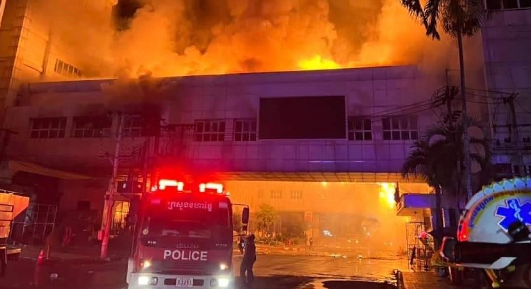 Shkrumbohet nga flakët kazinoja në kufirin mes Tajlandës dhe Kamboxhias, 10 të vdekur dhe 30 të plagosur