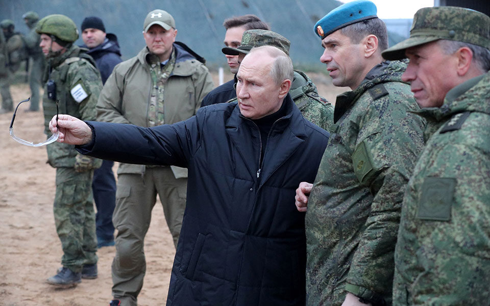 Bloomberg: Putin po përgatit një sulm të ri ndaj Ukrainës në shkurt ose mars, planet për Perëndimin
