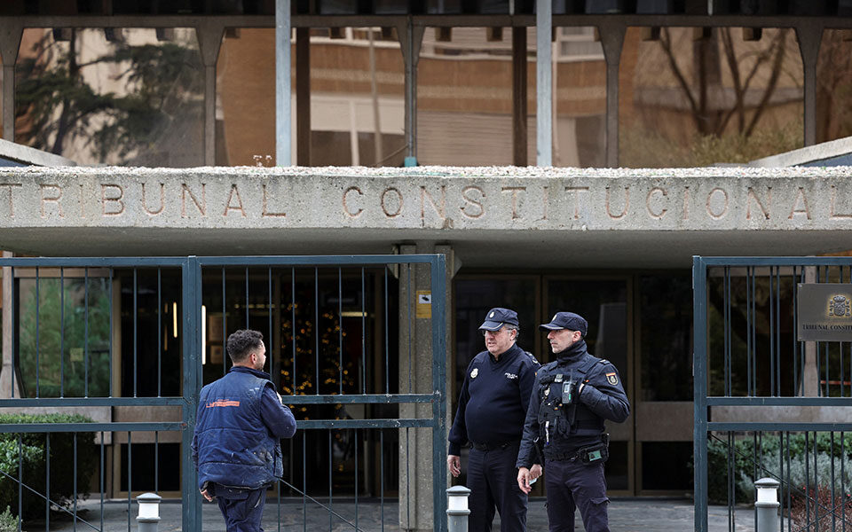 Skandali me letrat bombë në ambasadat në Europë, arrestohet një i dyshuar në Spanjë