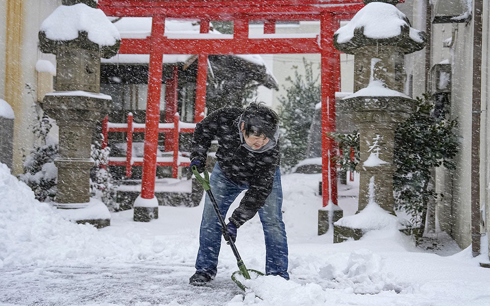 Një i vdekur nga moti i keq në Japoni, anulohen dhjetëra fluturime