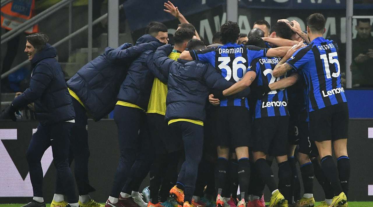 VIDEO/ Inter “gjunjëzon” Napolin në “San Siro”, Dzeko ndal hovin e napoletanëve