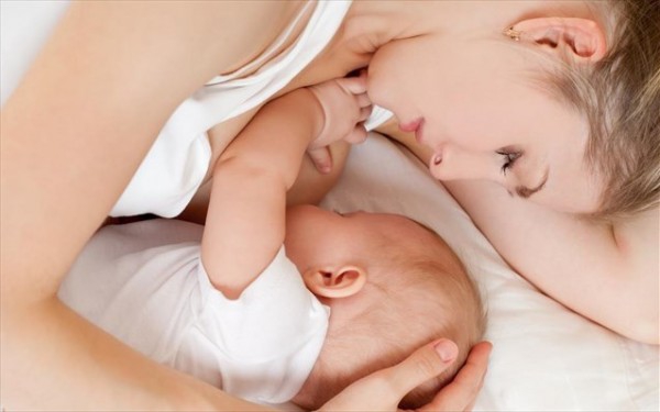 Si ndryshon qumështi i gjirit në varësi të gjinisë së fëmijës