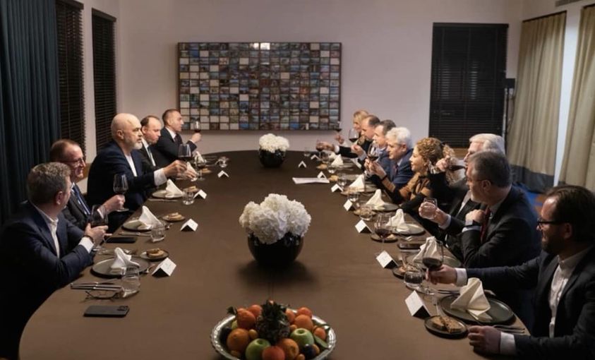 Rama publikon foton nga takimi me partitë shqiptare të Maqedonisë së Veriut: Qoftë një vit i mbarë