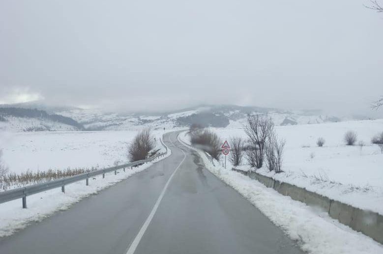 Reshjet e dëborës, ARRSH: Vazhdon rënia e ortekëve në aksin Qafë Thore-Theth, si paraqitet gjendja e rrugëve