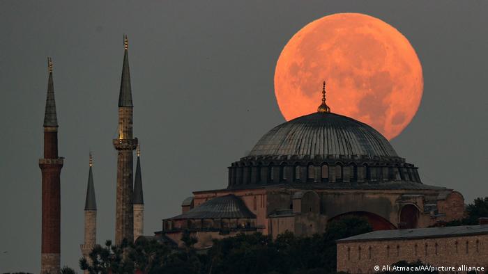 Turqi, demokraci 100 vjeçare me suksese dhe dështime