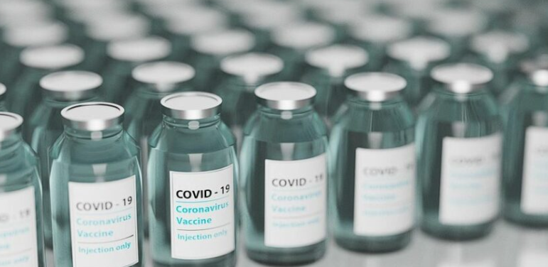 Eksperti: Të rinjtë dhe personat e shëndetshëm nuk kanë nevojë për doza përforcuese të Covid