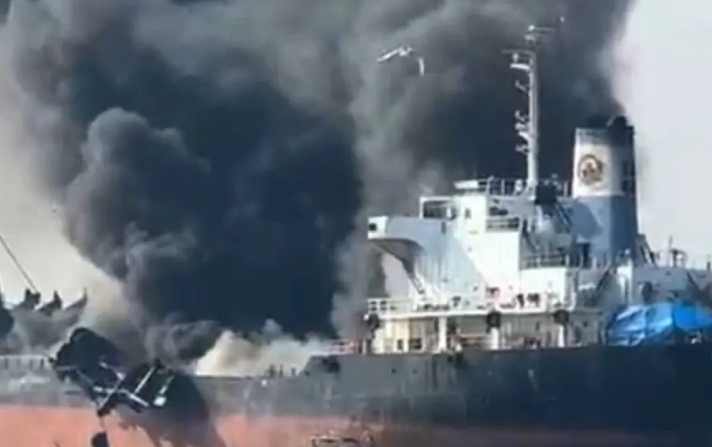 VIDEO/ Shpërthen cisterna me naftë në Tajlandë, 1 i vdekur, 4 të plagosur dhe 7 të zhdukur