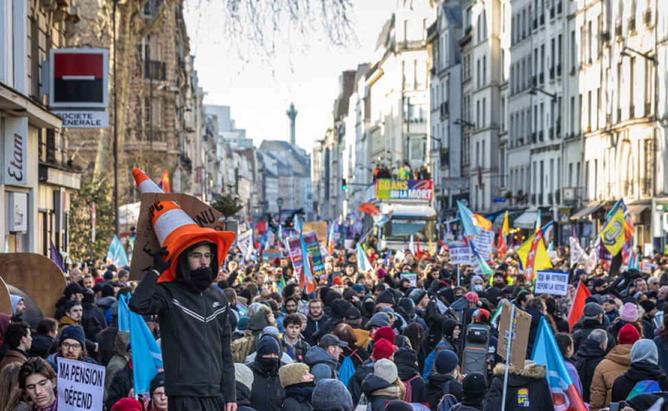 Qeveria franceze nuk lëkundet as nga protestat, prezanton sot reformën e pensioneve