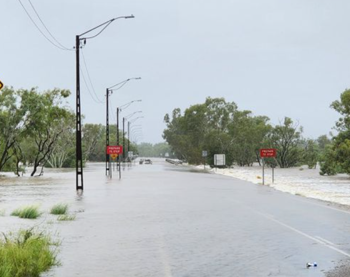 Australia përballet me përmbytjet më të këqija në një shekull