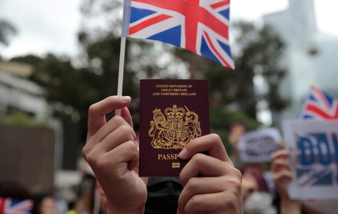 A e dini arsyen pse nuk ju lejohet të buzëqeshni në foton e pasaportës?