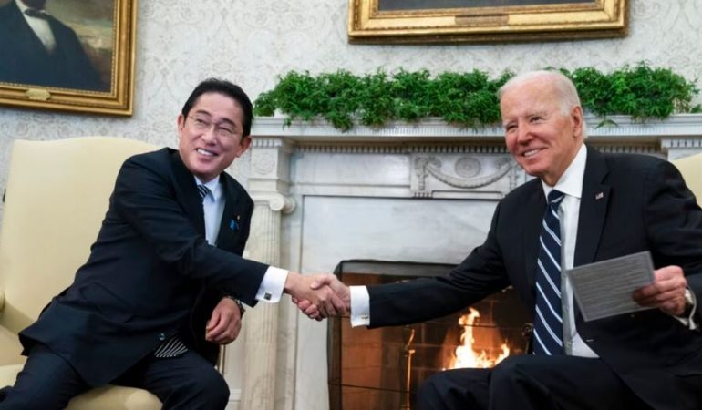 Biden përgëzon kryeministrin japonez për rritjen historike të buxhetit të mbrojtjes: Po modernizojmë aleancën tonë ushtarake