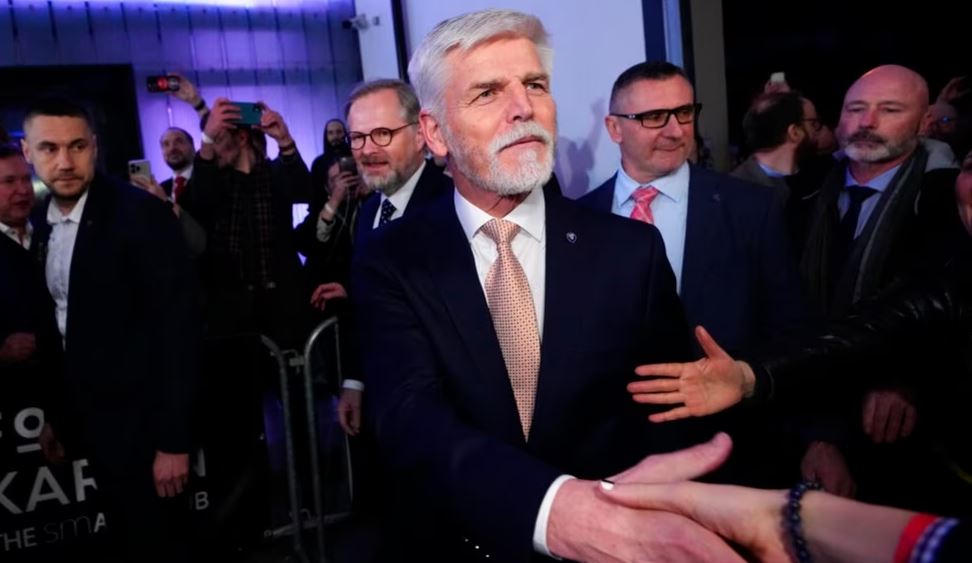 Ish-shefi i ushtrisë Petr Pavel fiton zgjedhjet presidenciale në Çeki