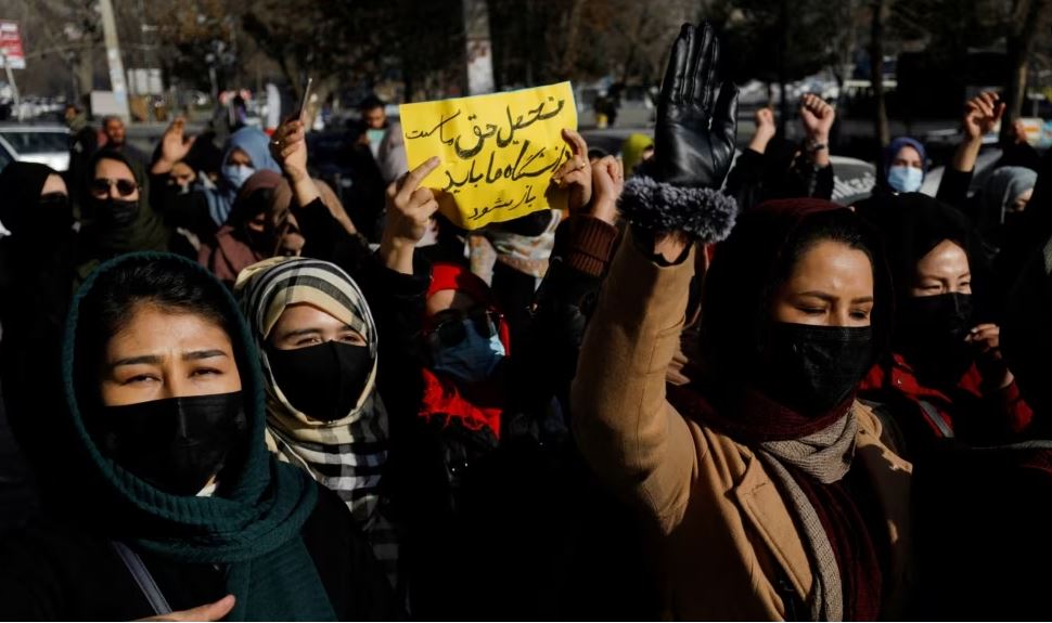 SHBA: OKB-ja t’i nxisë talibanët të heqin kufizimet për gratë