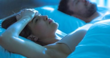 Djersiteni gjatë natës? Mund të jetë simptomë e këtyre sëmundjeve