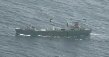 Anija ruse futet në zonën ekskluzive ekonomike të SHBA-së