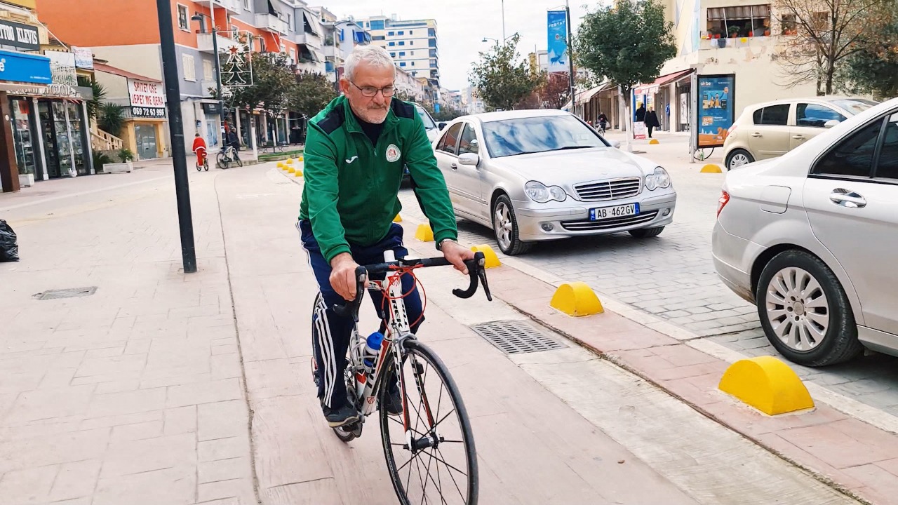 Albert Çuko,  “luani” i Myzeqesë ruan si thesar biçikletën me të cilën fitonte trofetë