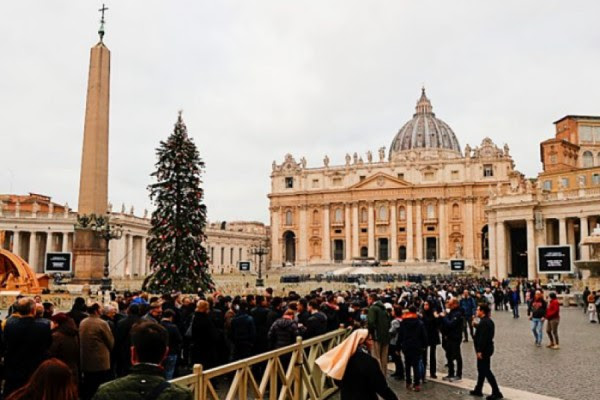 Vatikan, nisin homazhet për Papa Benediktin XVI