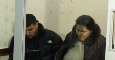 Vodhën mijëra euro në banesën e zyrtares, Gjykata e Tiranës cakton masën e sigurisë për nënë e bir