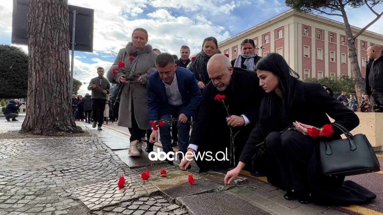 Homazhe në Bulevard për 4 protestuesit e vrarë më 21 janar