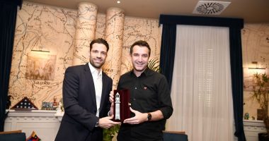 Koncerti i këngëtarit grek, Konstantinos Argiros nesër në Tiranë, Veliaj: Ju mirëpresim në Pallatin e Kongreseve!