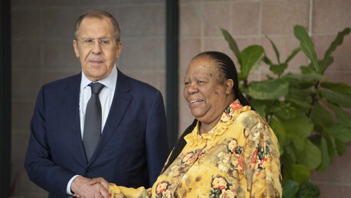 Vizita e Lavrov në Afrikën e Jugut, Pandor mbron stërvitjen e përbashkët ushtarake Rusi-Kinë