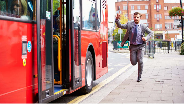 Jetëgjatësia: Sa fitojnë ata që vrapojnë për të kapur autobusin?