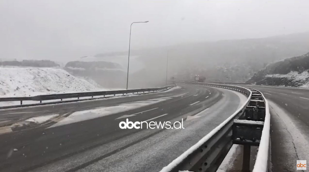 Orteqe dhe rënie inertesh, disa akse të bllokuara në Qarkun e Shkodrës nga bora