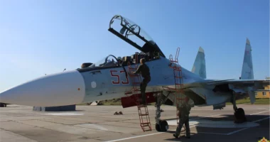 Inteligjenca britanike: Avionët rusë në Bjellorusi po kryejnë stërvitje, nuk po përgatiten për ofensivë të re
