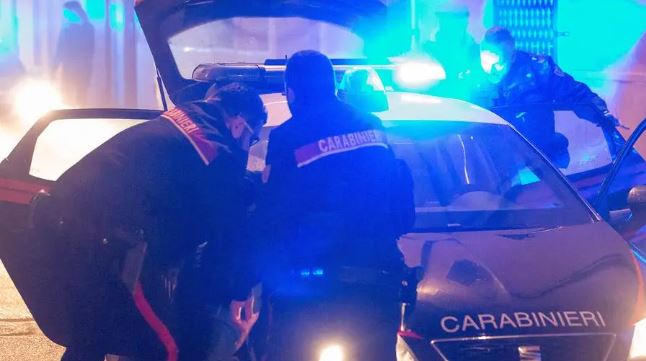 Nuk respektuan veprimin e policisë, shqiptarët tentojnë t’i largohen, arrestohen nga karabinierët