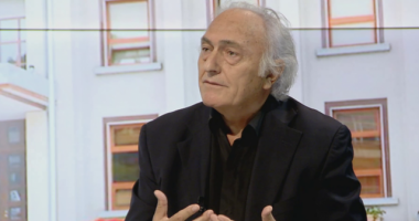 E pashë shtetin duke rënë